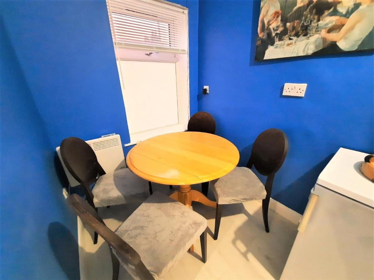 3 Bedroom Semi Detached House With Parking, Wifi Κόλτσεστερ Εξωτερικό φωτογραφία